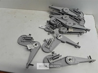 9 x golfplaatklem voor ophangbeugel licht grijs pvc regenafvoer - afbeelding 1 van  3