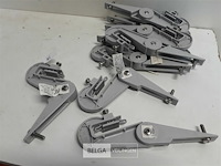 9 x golfplaatklem voor ophangbeugel licht grijs pvc regenafvoer - afbeelding 1 van  3