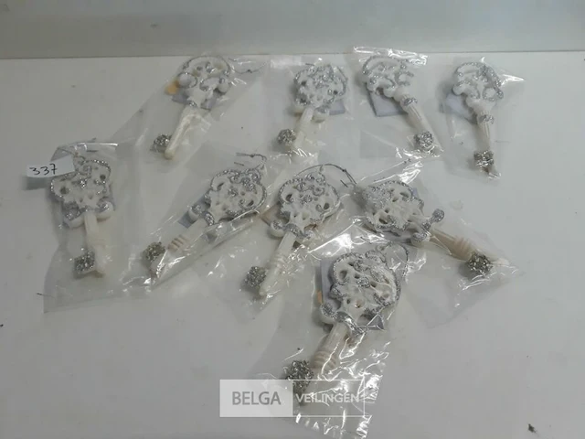 9 x hangdeco sleutel 12 cm zilver/wit - afbeelding 2 van  3