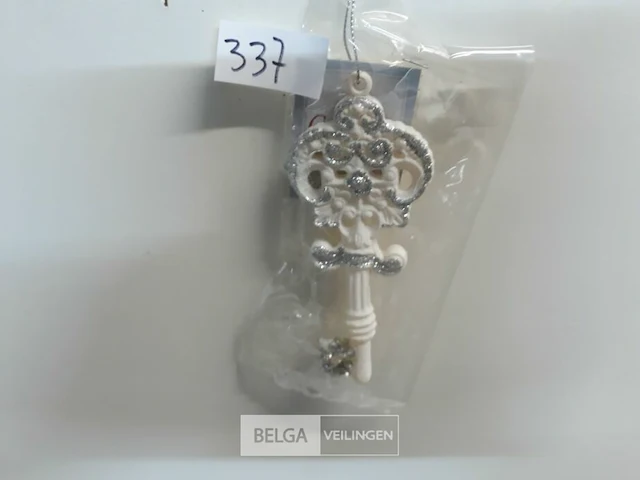 9 x hangdeco sleutel 12 cm zilver/wit - afbeelding 3 van  3