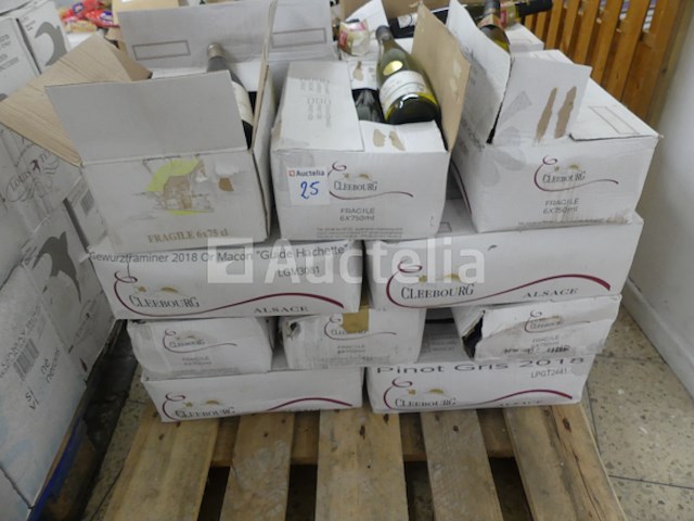 90 flessen gewurztraminer en pinot noir wijnen - afbeelding 1 van  5