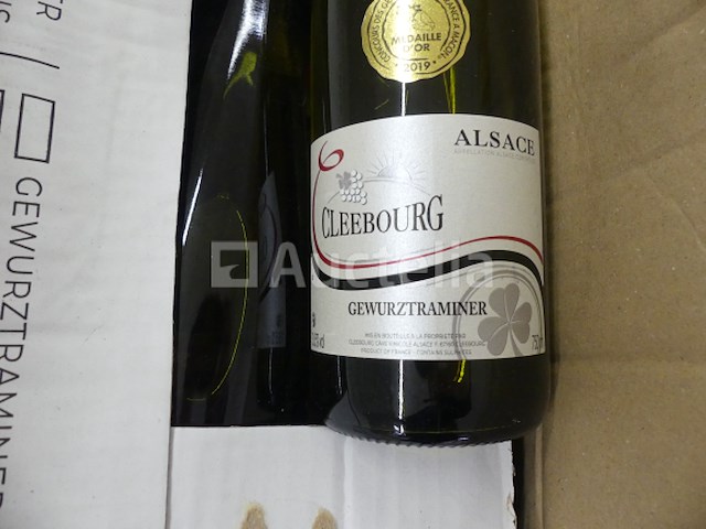 90 flessen gewurztraminer en pinot noir wijnen - afbeelding 2 van  5