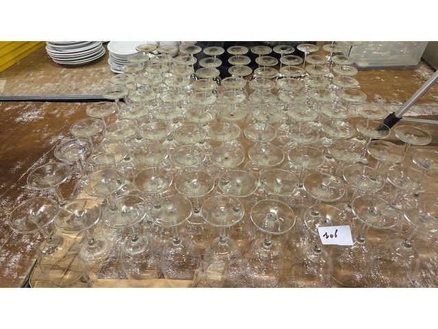 90-tal wijnglazen - afbeelding 1 van  2