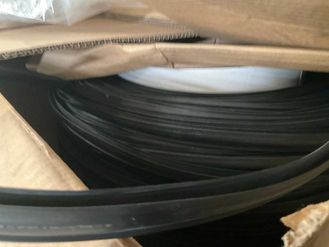 900 lopende meter epdm glasrubber zwart (kp1010) - afbeelding 8 van  11