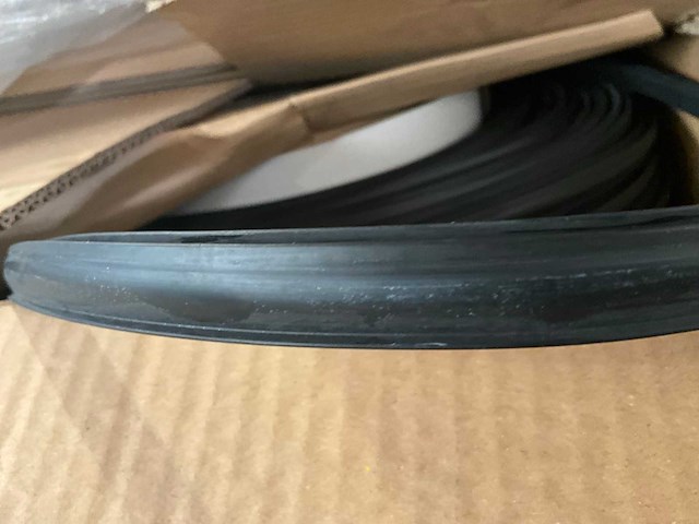 900 lopende meter epdm glasrubber zwart (kp1010) - afbeelding 4 van  9