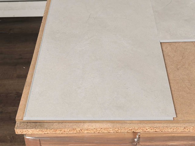 92 m2 pvc click vinyl tegel met xps onderlaag - 610 x 305 x 4+1 mm - afbeelding 2 van  4