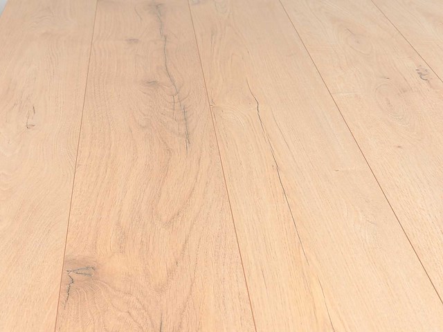 93 m2 laminaat plank - 1380 x 193 x 7 mm - afbeelding 1 van  4