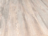 93 m2 laminaat plank - 1383 x 193 x 8 mm - afbeelding 1 van  3