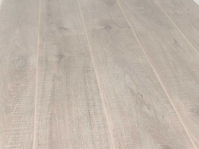 94 m2 laminaat plank - 1261 x 192 x 7 mm - afbeelding 1 van  3