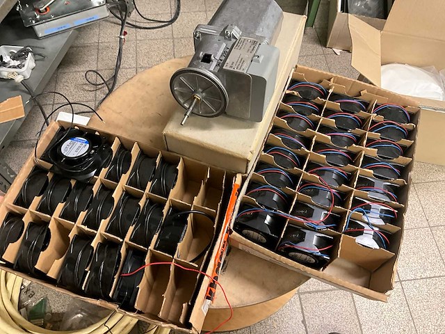 95m stelling inhoudende grote partij elektra en diversen - afbeelding 22 van  121