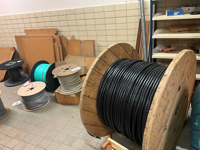 95m stelling inhoudende grote partij elektra en diversen - afbeelding 33 van  121