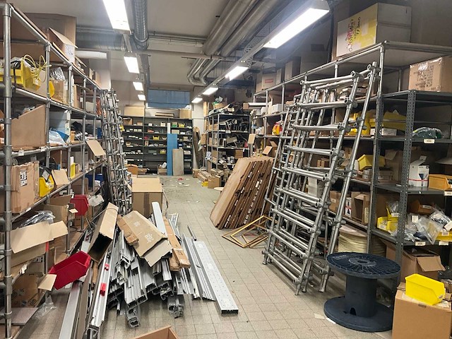 95m stelling inhoudende grote partij elektra en diversen - afbeelding 1 van  121