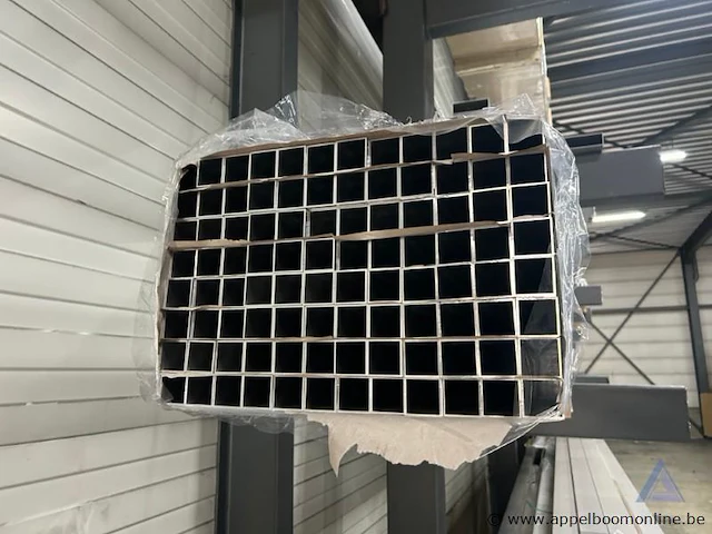 96 aluminium vierkante kokers, met afmetingen van 40 x 40 x 6000 mm en een wanddikte van 2,0 mm. - afbeelding 2 van  3