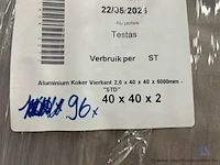 96 aluminium vierkante kokers, met afmetingen van 40 x 40 x 6000 mm en een wanddikte van 2,0 mm. - afbeelding 3 van  3