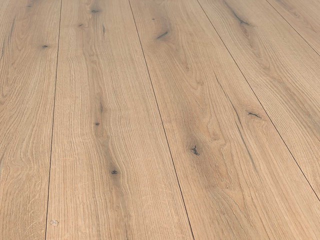 96 m2 laminaat plank watervast - 1383 x 193 x 8 mm - afbeelding 1 van  4