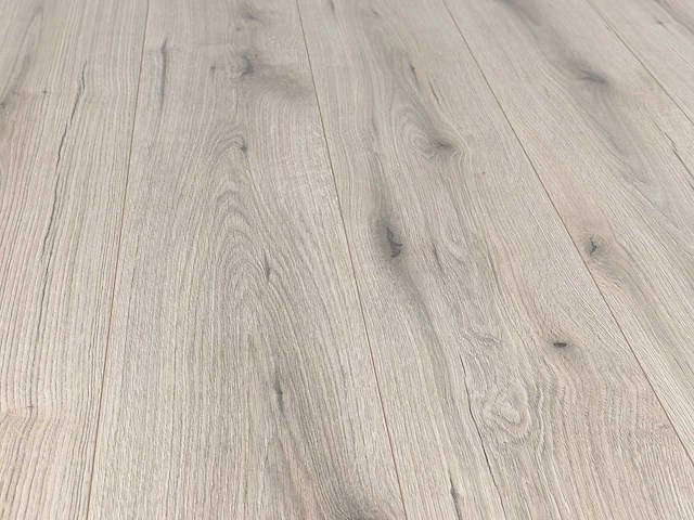 97 m2 laminaat plank - 1383 x 193 x 10 mm - afbeelding 1 van  4