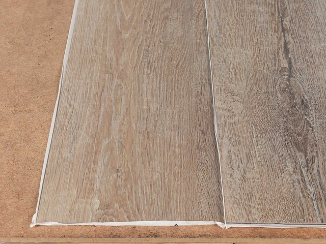 98 m2 pvc zelfklevend stroken - 1219 x 184 x 2,5 mm - afbeelding 2 van  4