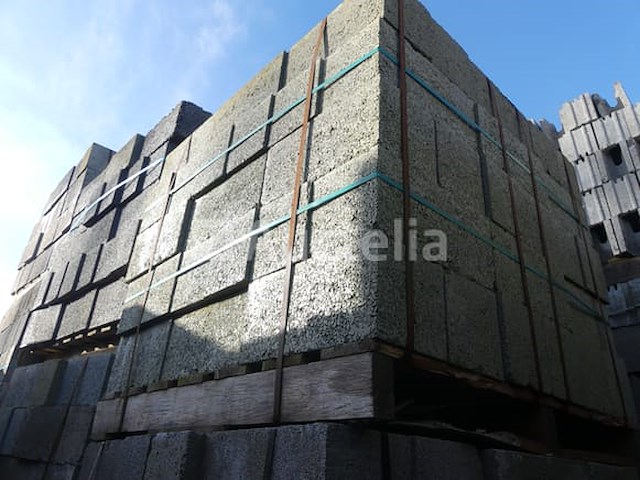 980 massieve blokken dikte 19 cm - afbeelding 1 van  8