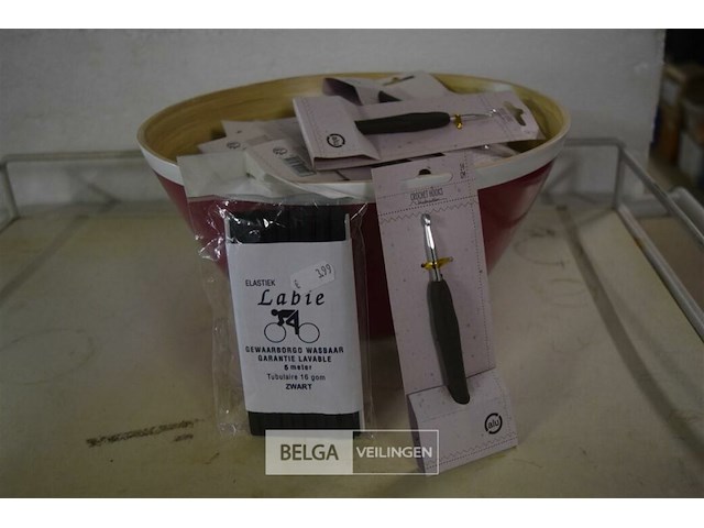 9x 6m elastiek, 14 haaknaalden - afbeelding 1 van  3