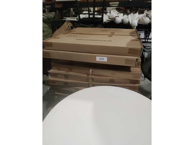 9x design tafel met houten poten wit diam 80cm (nieuw in doos) (9x) - afbeelding 1 van  1