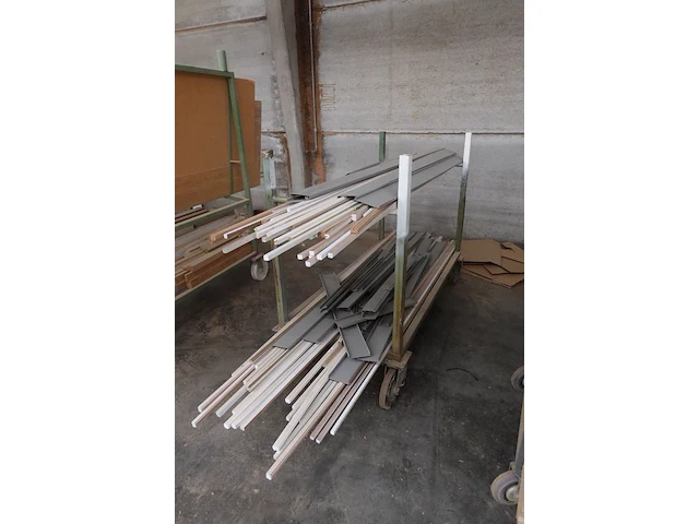 9x diverse metalen kar + inhoud - afbeelding 2 van  10