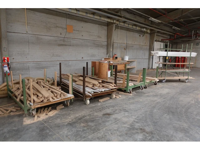 9x diverse metalen kar + inhoud - afbeelding 3 van  10