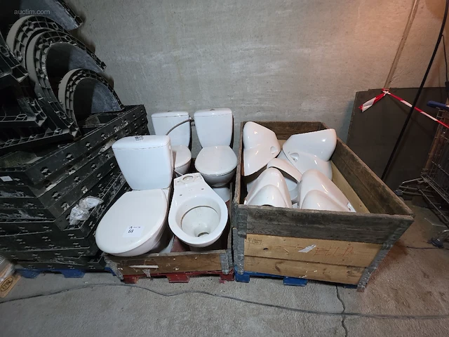 (9x) diverse toiletten - afbeelding 1 van  5