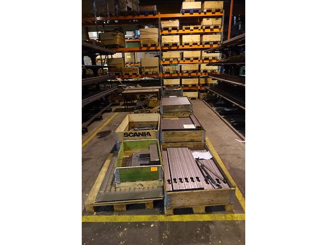 9x pallet metalen onderdelen - afbeelding 1 van  12