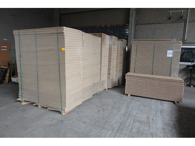 9x pallet spaanplaat deurvulling - afbeelding 1 van  6