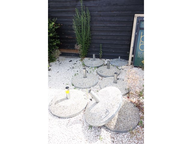 9x parasol met voet - afbeelding 1 van  3