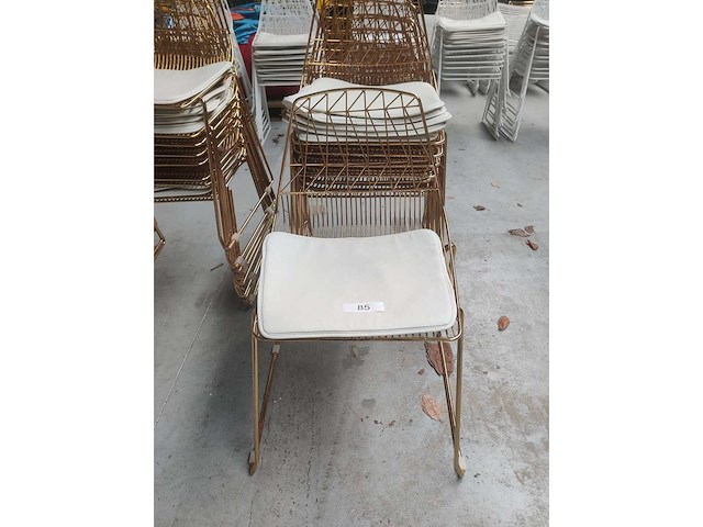 9x stoel goud +6x kussen (9x+6x) - afbeelding 1 van  3