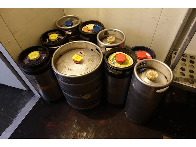 9x vat divers bier - afbeelding 1 van  4