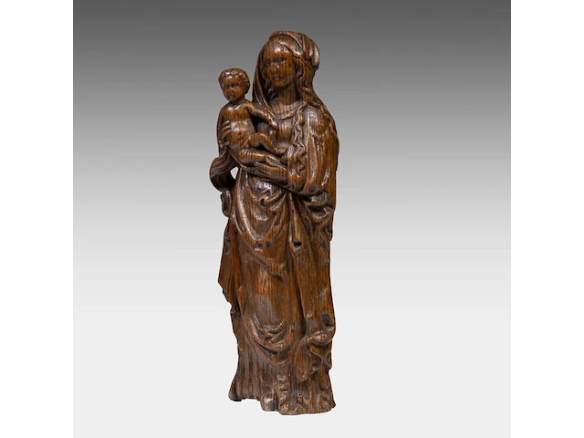 A 16thc flemish oak sculpture of the madonna holding the child 36 cm. (14.16 in.) - afbeelding 2 van  7