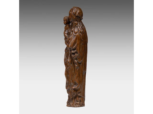 A 16thc flemish oak sculpture of the madonna holding the child 36 cm. (14.16 in.) - afbeelding 3 van  7