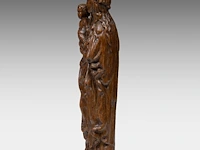 A 16thc flemish oak sculpture of the madonna holding the child 36 cm. (14.16 in.) - afbeelding 3 van  7