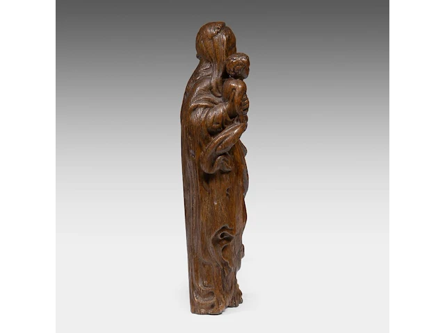 A 16thc flemish oak sculpture of the madonna holding the child 36 cm. (14.16 in.) - afbeelding 5 van  7
