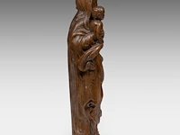 A 16thc flemish oak sculpture of the madonna holding the child 36 cm. (14.16 in.) - afbeelding 5 van  7