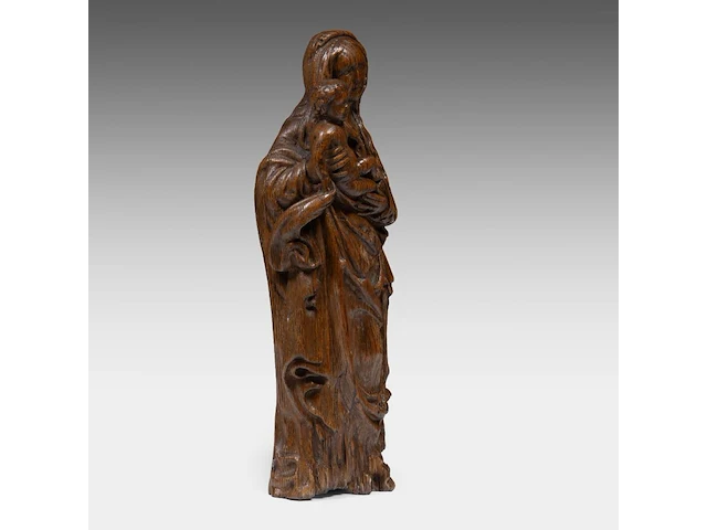 A 16thc flemish oak sculpture of the madonna holding the child 36 cm. (14.16 in.) - afbeelding 6 van  7