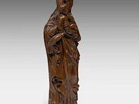 A 16thc flemish oak sculpture of the madonna holding the child 36 cm. (14.16 in.) - afbeelding 6 van  7