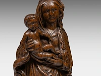 A 16thc flemish oak sculpture of the madonna holding the child 36 cm. (14.16 in.) - afbeelding 7 van  7