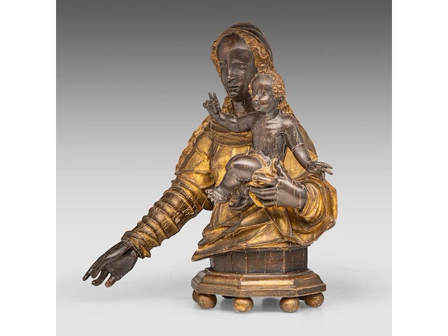 A 16thc italian gilt limewood bust of the madonna with child, on a matching wooden base 40 cm. (15 3/4 in.) - afbeelding 2 van  8