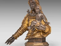 A 16thc italian gilt limewood bust of the madonna with child, on a matching wooden base 40 cm. (15 3/4 in.) - afbeelding 2 van  8