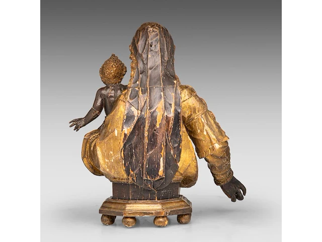A 16thc italian gilt limewood bust of the madonna with child, on a matching wooden base 40 cm. (15 3/4 in.) - afbeelding 4 van  8