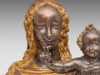 A 16thc italian gilt limewood bust of the madonna with child, on a matching wooden base 40 cm. (15 3/4 in.) - afbeelding 7 van  8