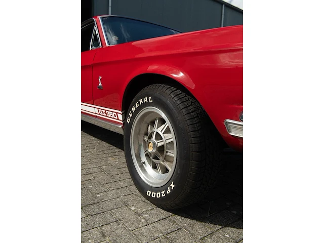 A 1968 shelby gt350 fastback, 302 cui v8, four-speed manual, candy apple red over black, shelby no. 02716 - afbeelding 2 van  73