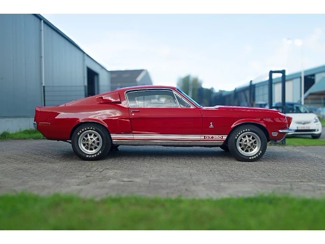 A 1968 shelby gt350 fastback, 302 cui v8, four-speed manual, candy apple red over black, shelby no. 02716 - afbeelding 6 van  73