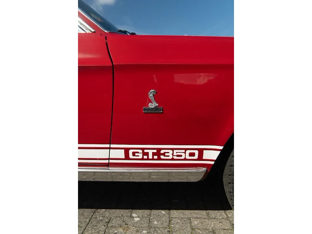 A 1968 shelby gt350 fastback, 302 cui v8, four-speed manual, candy apple red over black, shelby no. 02716 - afbeelding 7 van  73