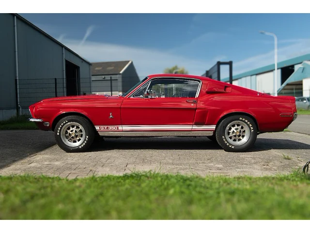 A 1968 shelby gt350 fastback, 302 cui v8, four-speed manual, candy apple red over black, shelby no. 02716 - afbeelding 8 van  73