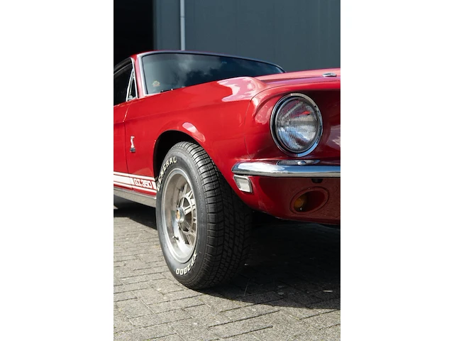 A 1968 shelby gt350 fastback, 302 cui v8, four-speed manual, candy apple red over black, shelby no. 02716 - afbeelding 20 van  73