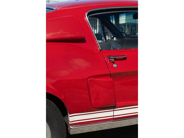 A 1968 shelby gt350 fastback, 302 cui v8, four-speed manual, candy apple red over black, shelby no. 02716 - afbeelding 28 van  73